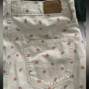 Cream floral American Eagle Jeans